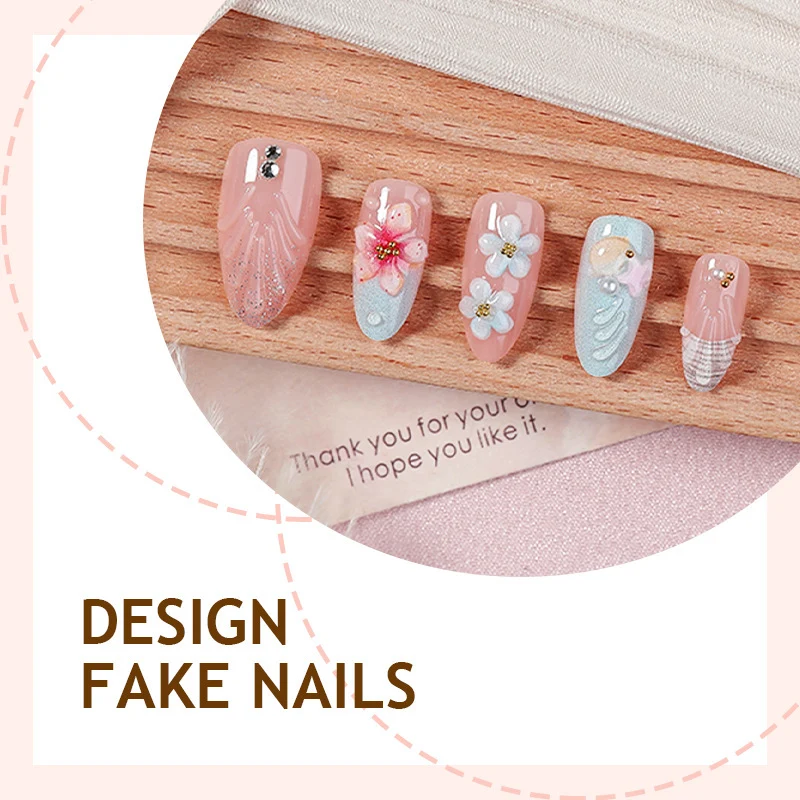 Kunstnagelset mit kreativen floralen Designs Karnz