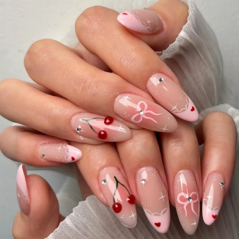 Kunstnagelset mit kreativen Blumen- und Herzdesigns Karnz