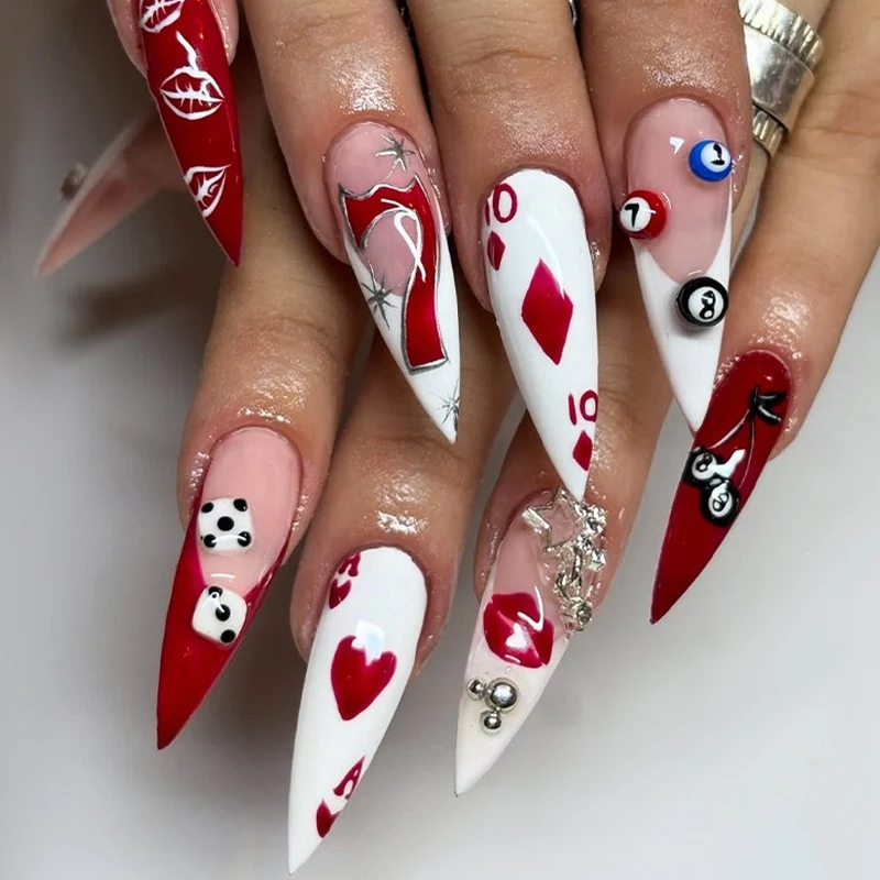 Kunstnagelset mit kreativem Motiv und Glitzerakzenten Karnz