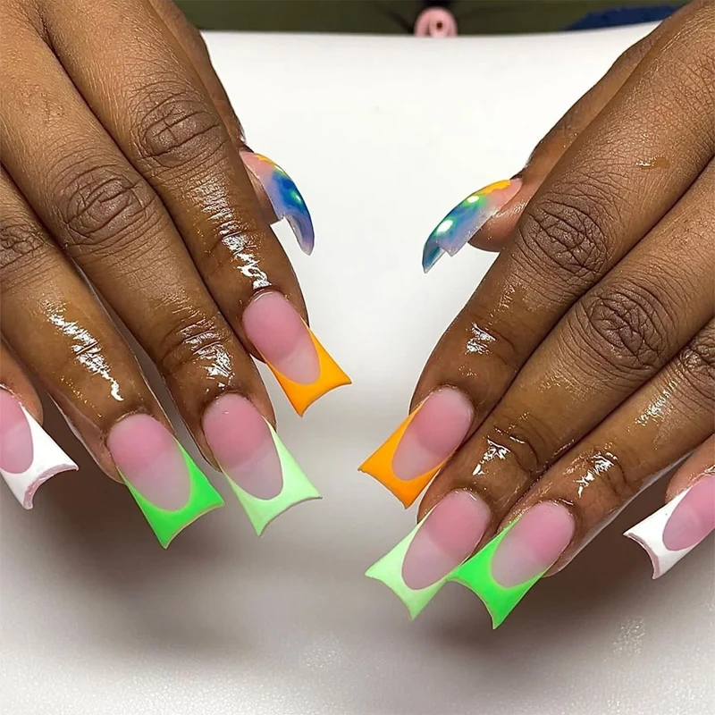Kunstnagelset mit kreativem Farbverlauf Karnz