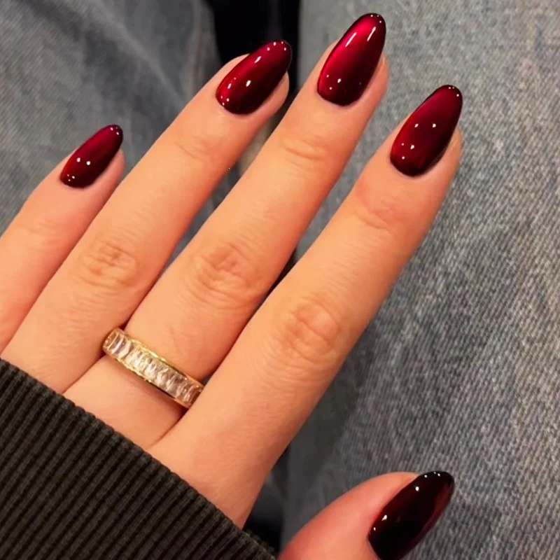 Kunstnagelset mit Hochglanz-Effekt Karnz