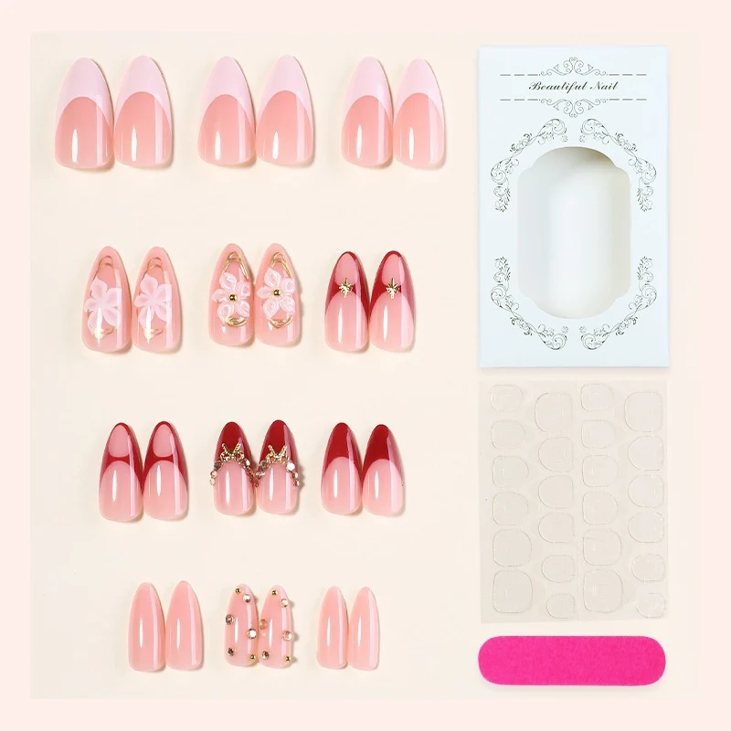 Kunstnagelset mit floralen Akzenten und glamourösen Designs Karnz