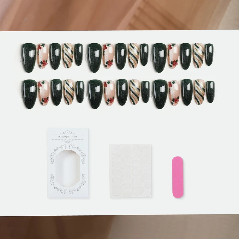 Kunstnagelset mit floralen Akzenten und eleganter Hochglanzoberfläche Karnz