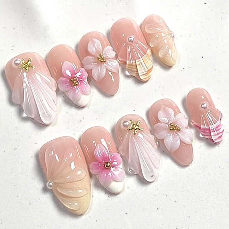 Kunstnagelset mit floralem und luxuriösem Design Karnz
