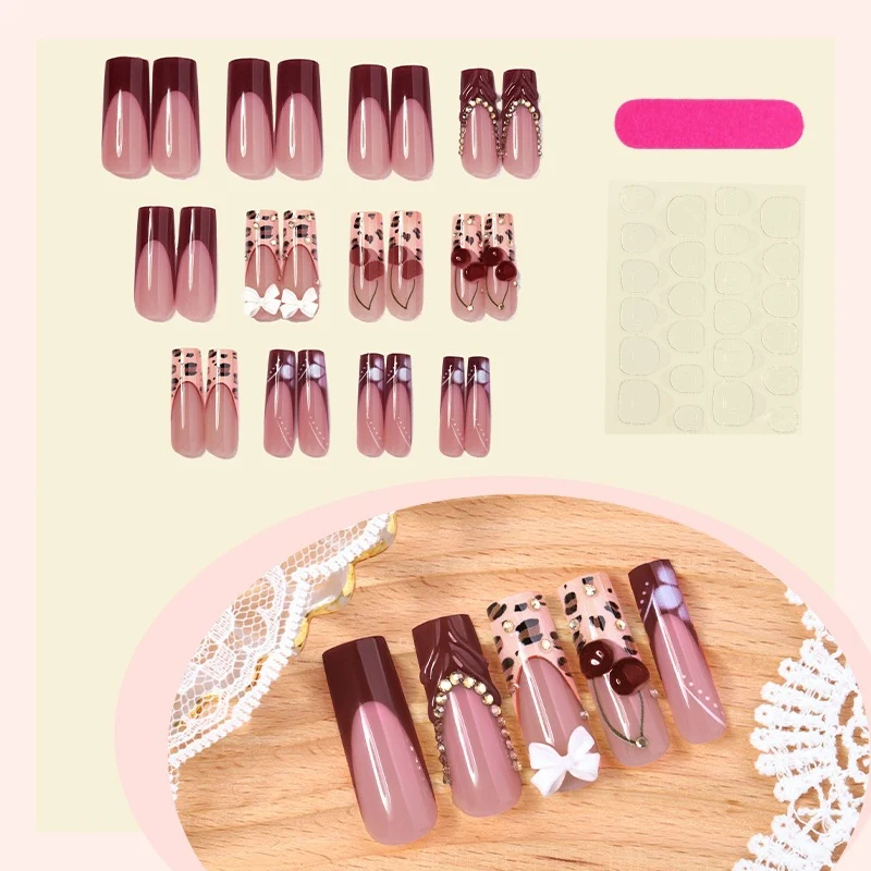 Kunstnagelset mit floralem und glamourösem Design Karnz