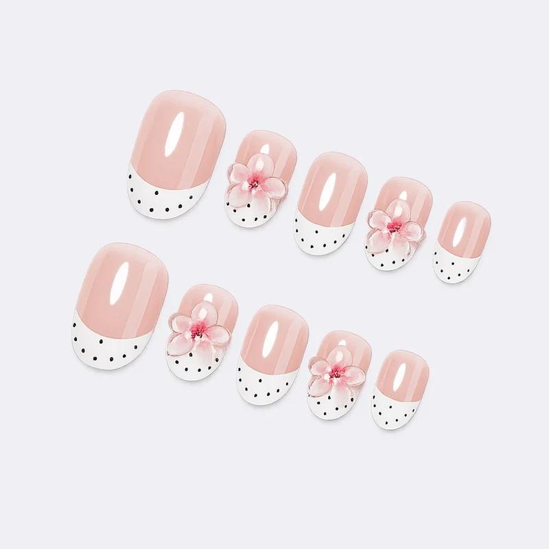 Kunstnagelset mit floralem und gepunktetem Design Karnz