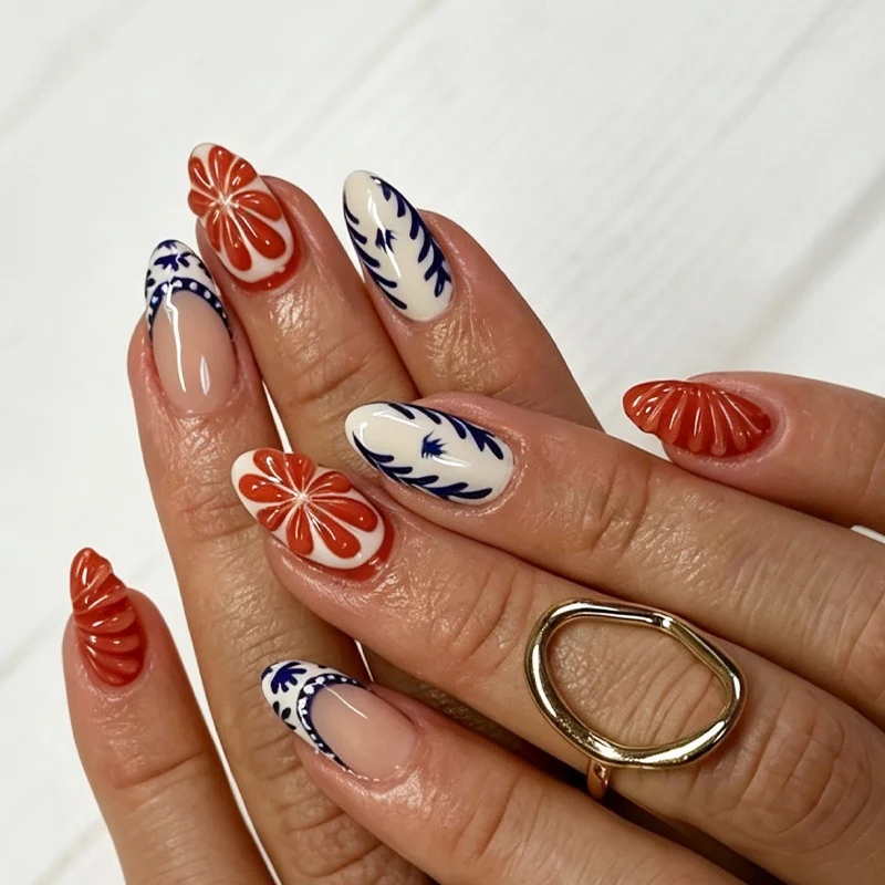 Kunstnagelset mit floralem Design Karnz