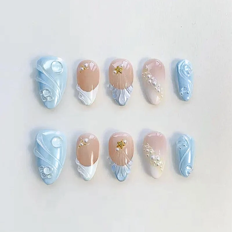 Kunstnagelset mit filigranem Design und eleganten Akzenten Karnz