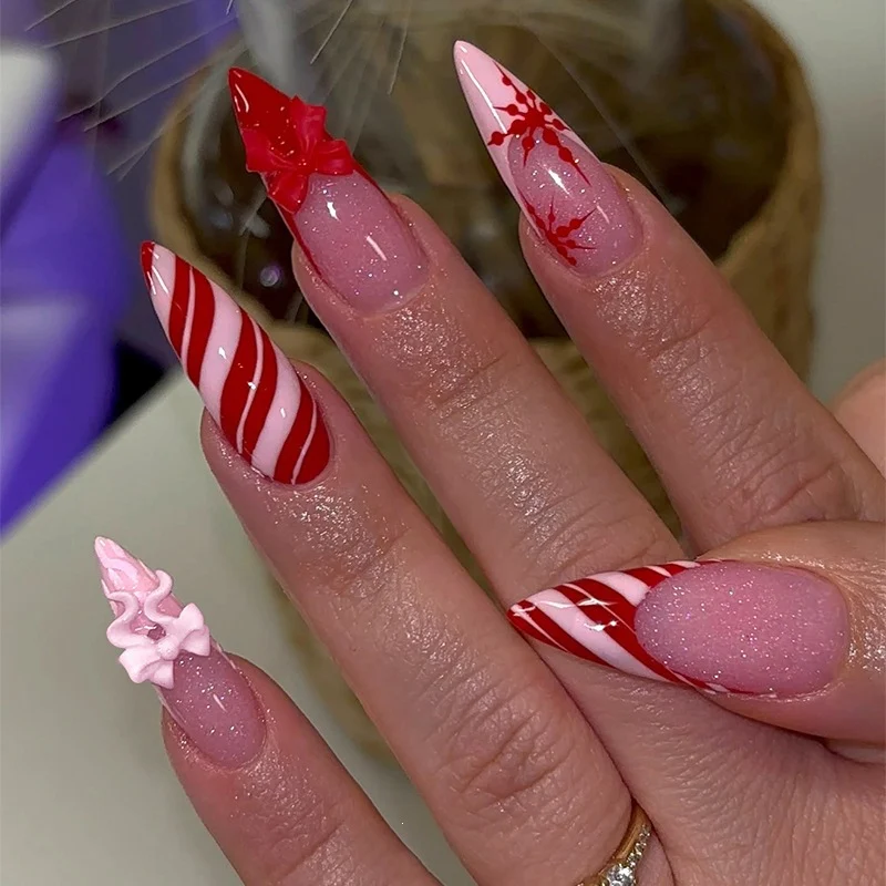 Kunstnagelset mit festlichen 3D-Sternen und eleganten Weihnachtsdesigns Karnz