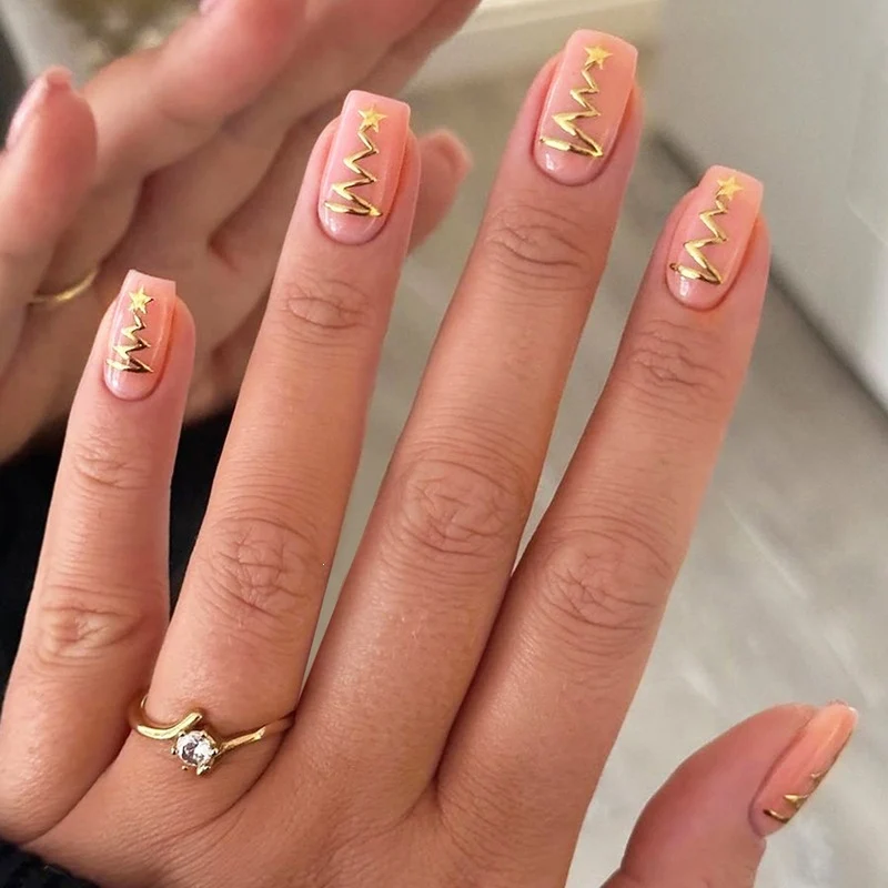 Kunstnagelset mit festlichem Winterthema Karnz