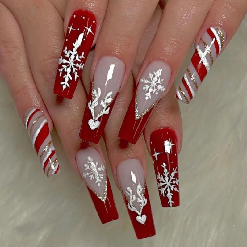 Kunstnagelset mit festlichem Winterthema Karnz