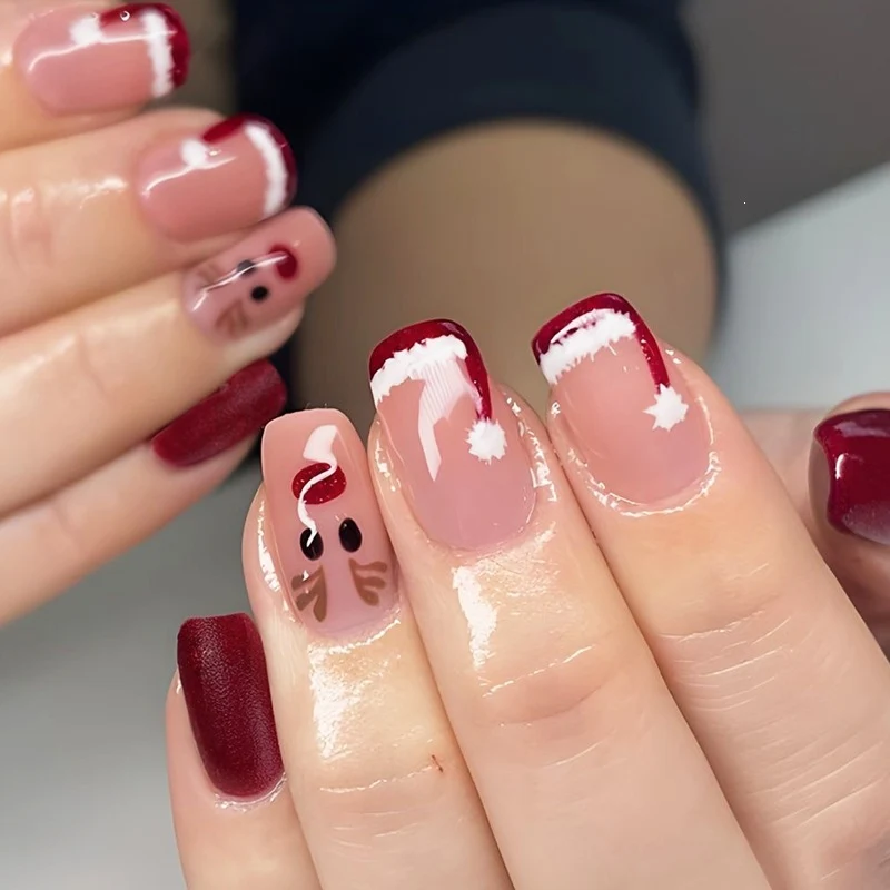 Kunstnagelset mit festlichem Winterthema Karnz