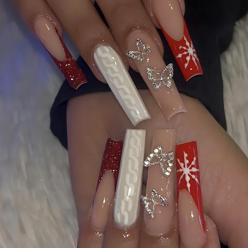 Kunstnagelset mit festlichem Winterthema Karnz