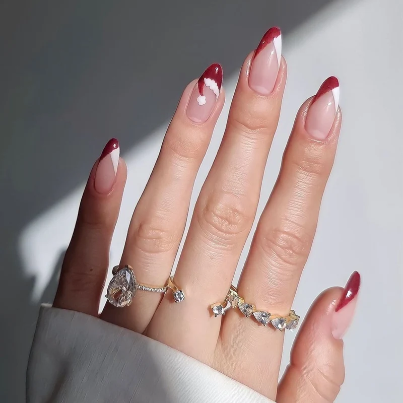 Kunstnagelset mit festlichem Winterthema Karnz