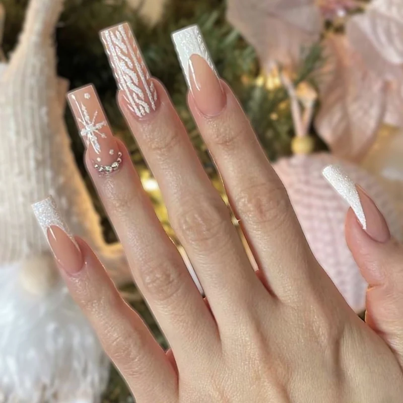Kunstnagelset mit festlichem Winterthema Karnz