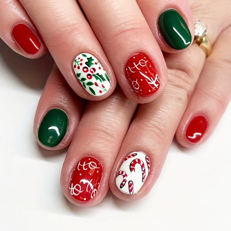 Kunstnagelset mit festlichem Winterthema Karnz