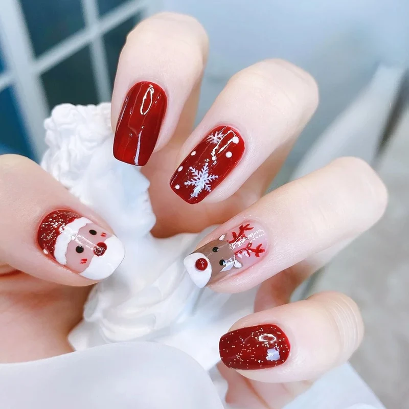 Kunstnagelset mit festlichem Winterthema Karnz