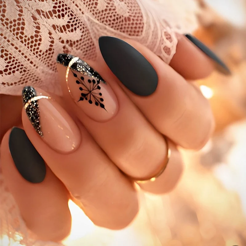 Kunstnagelset mit festlichem Winterthema Karnz