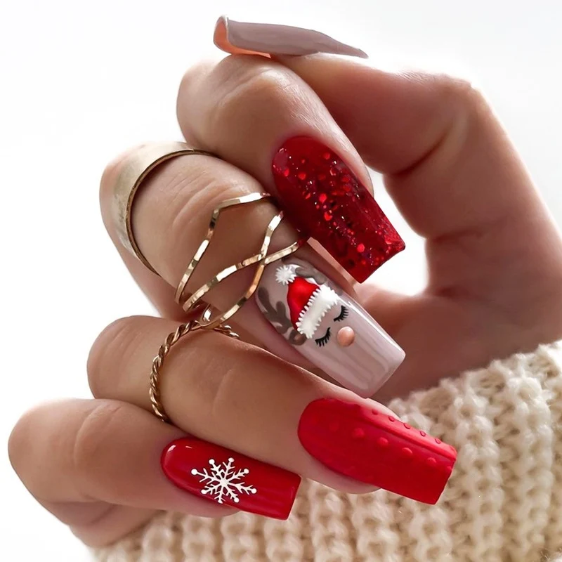 Kunstnagelset mit festlichem Winterthema Karnz
