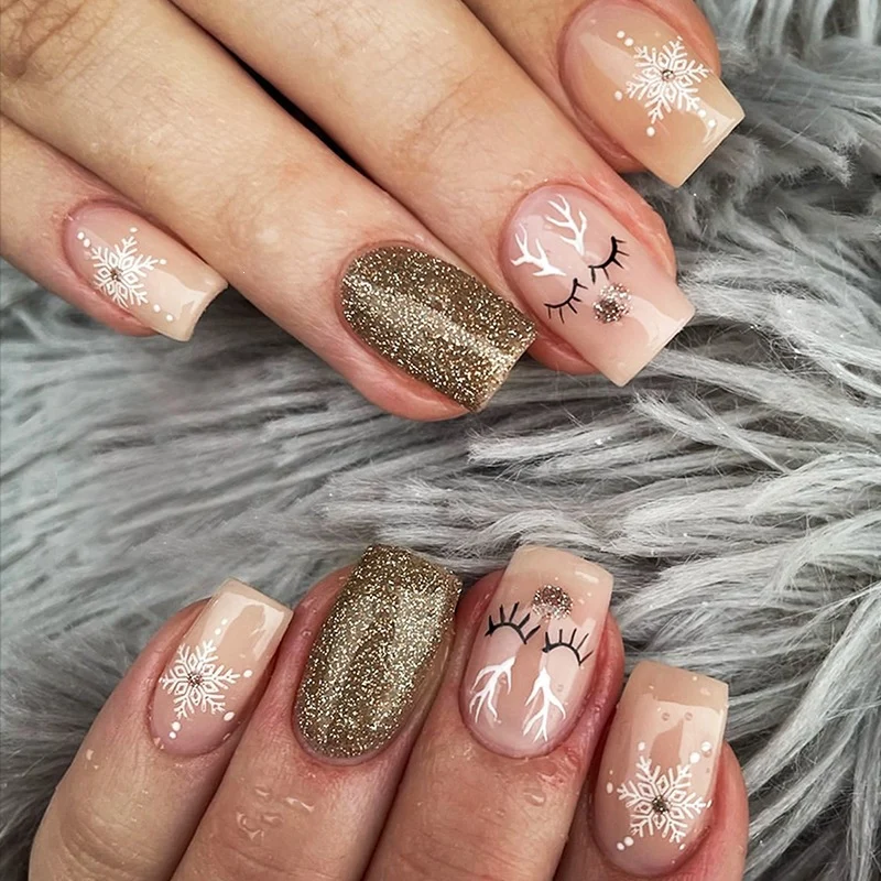 Kunstnagelset mit festlichem Winterthema Karnz