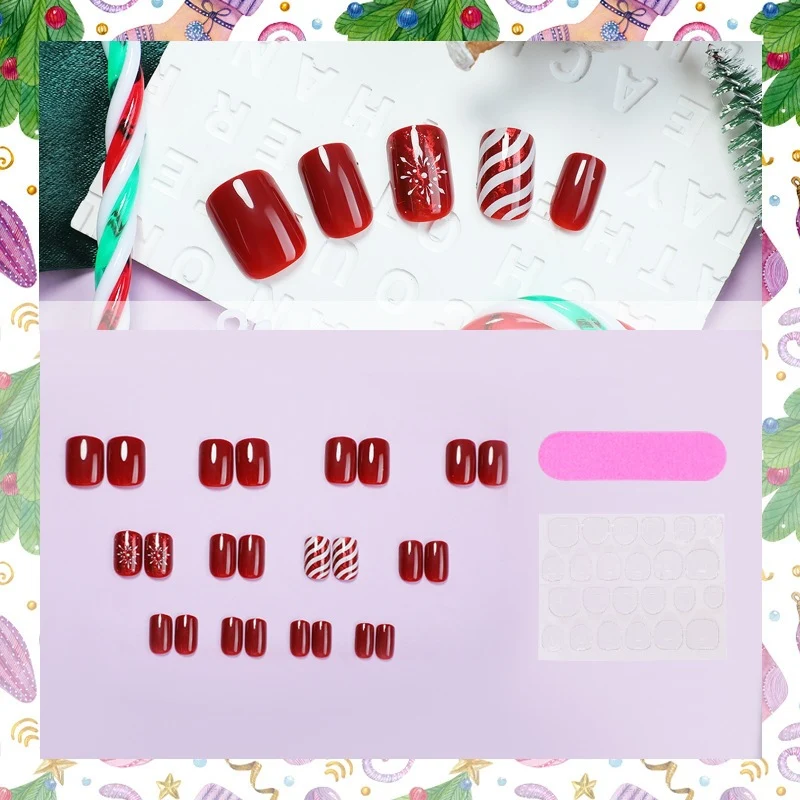Kunstnagelset mit festlichem Weihnachtsdesign und luxuriösem Glanz Karnz
