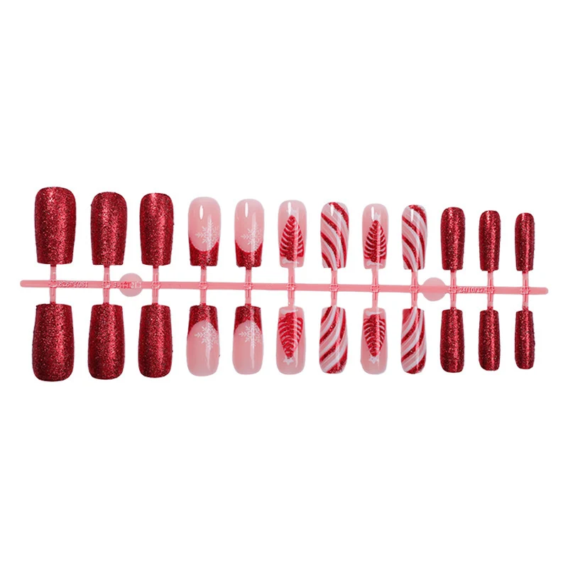 Kunstnagelset mit festlichem Glitzer und kreativen Weihnachtsmotiven Karnz