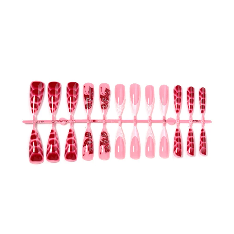 Kunstnagelset mit extravaganten Designs Karnz