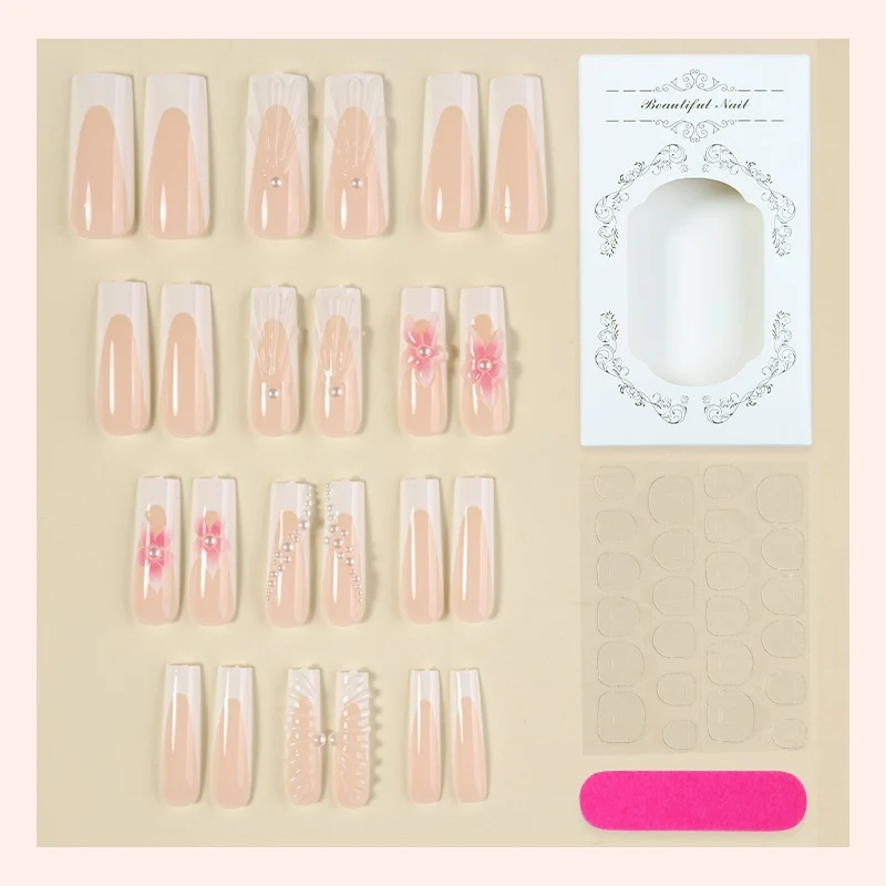 Kunstnagelset mit Exquisiten Blüten- und Glitzerakzenten Karnz