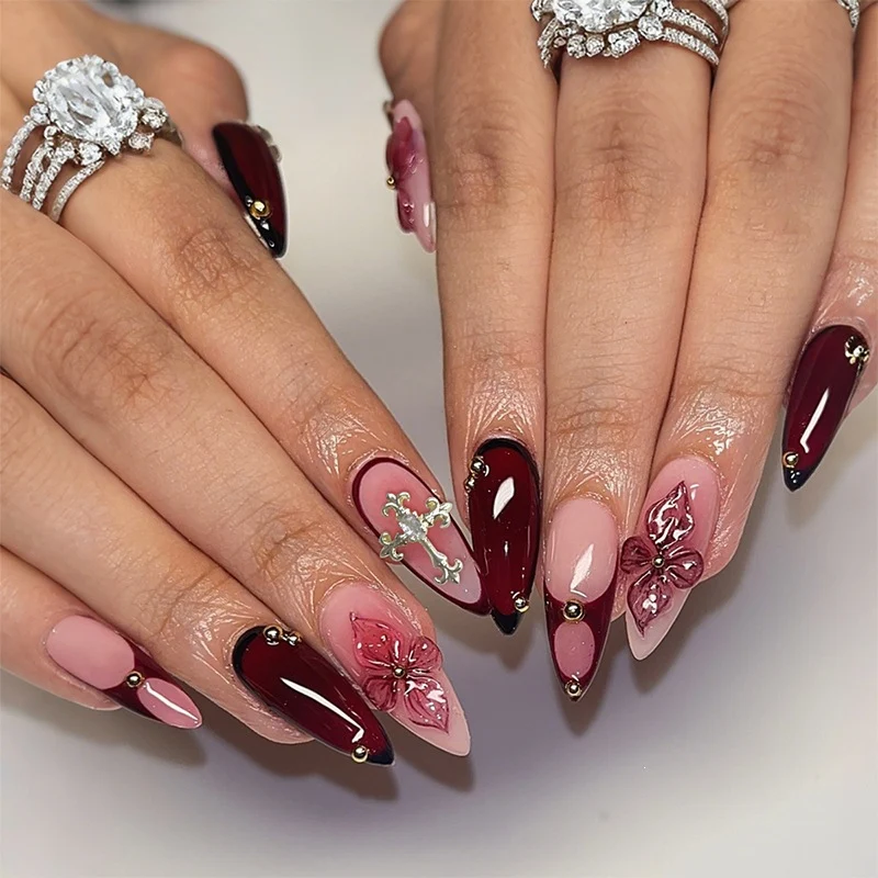 Kunstnagelset mit exquisite Blüten- und Glitzermotiven Karnz