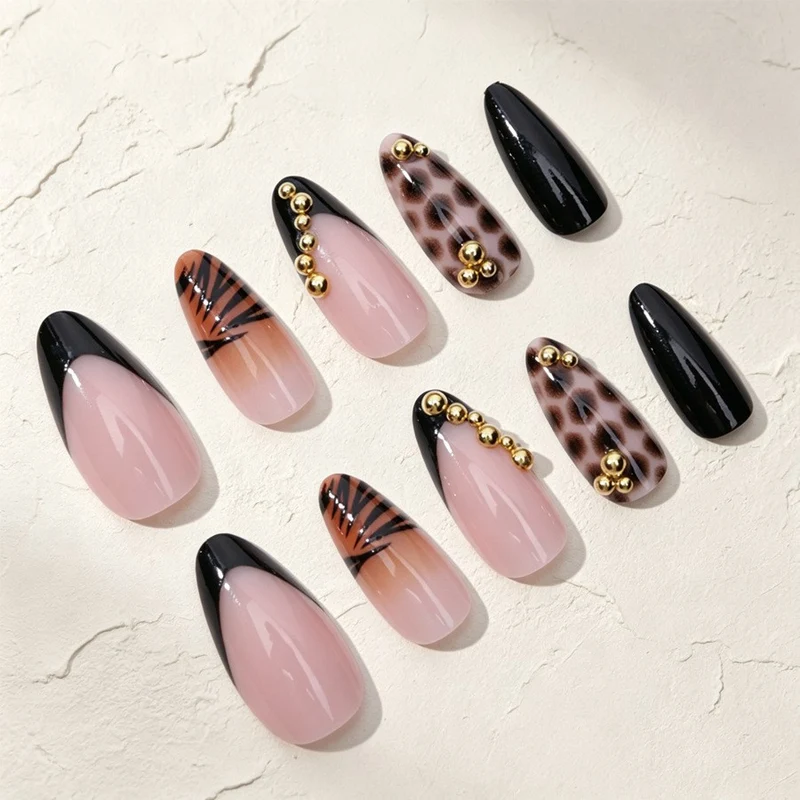 Kunstnagelset mit eleganten Tier- und Glitzermustern Karnz