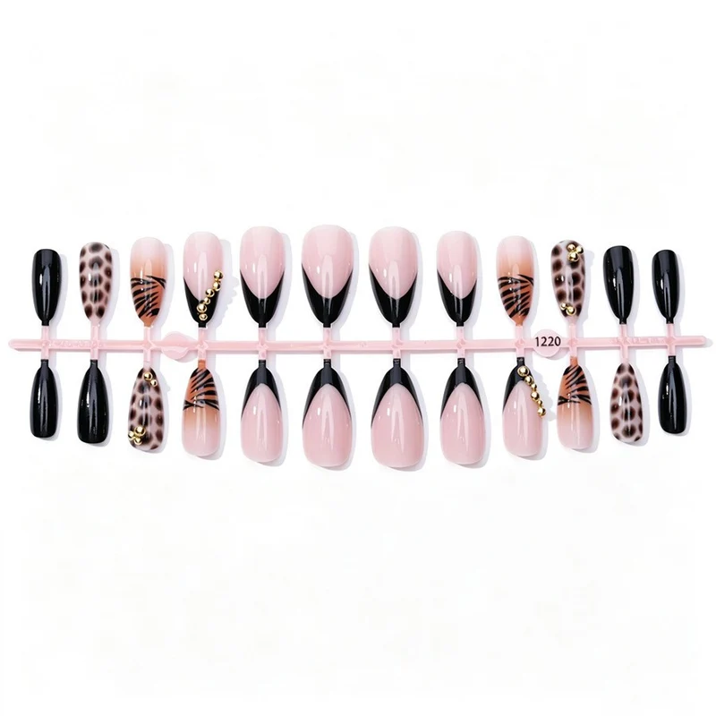 Kunstnagelset mit eleganten Tier- und Glitzermustern Karnz
