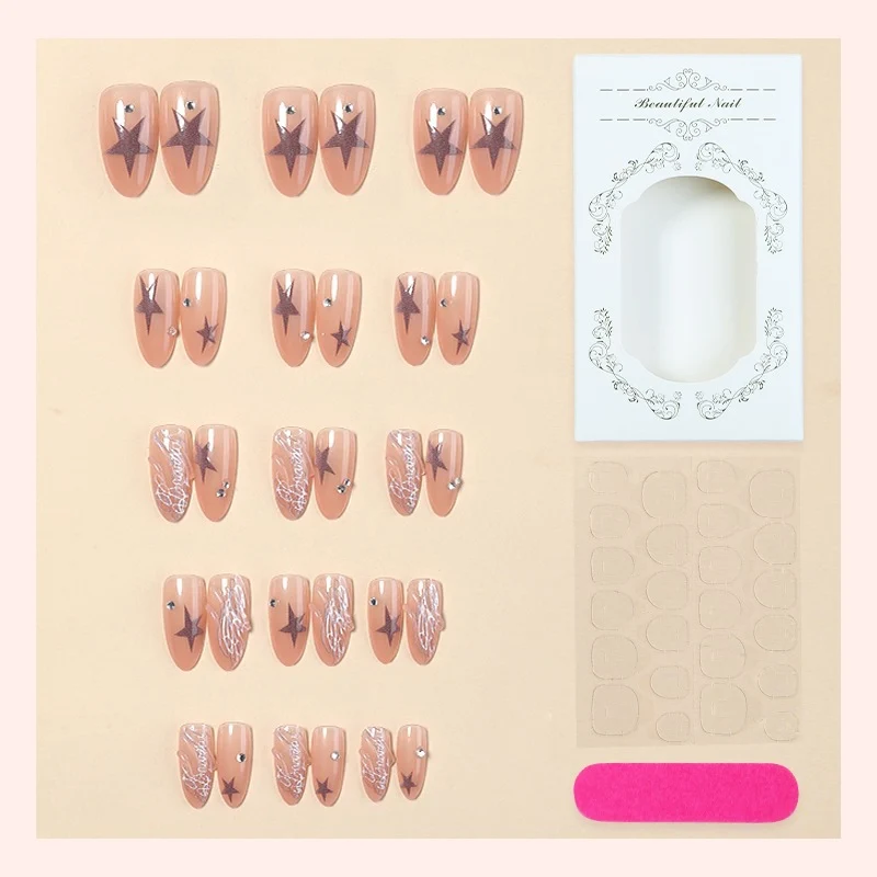 Kunstnagelset mit eleganten Stern- und Glitzerdetails Karnz