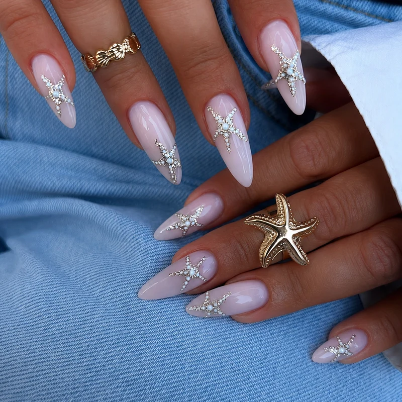 Kunstnagelset mit eleganten Stern-Motiven Karnz