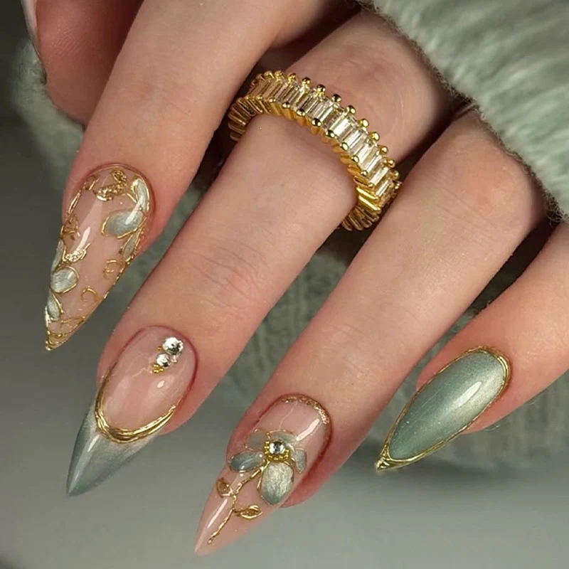 Kunstnagelset mit eleganten Schmucksteinen Karnz