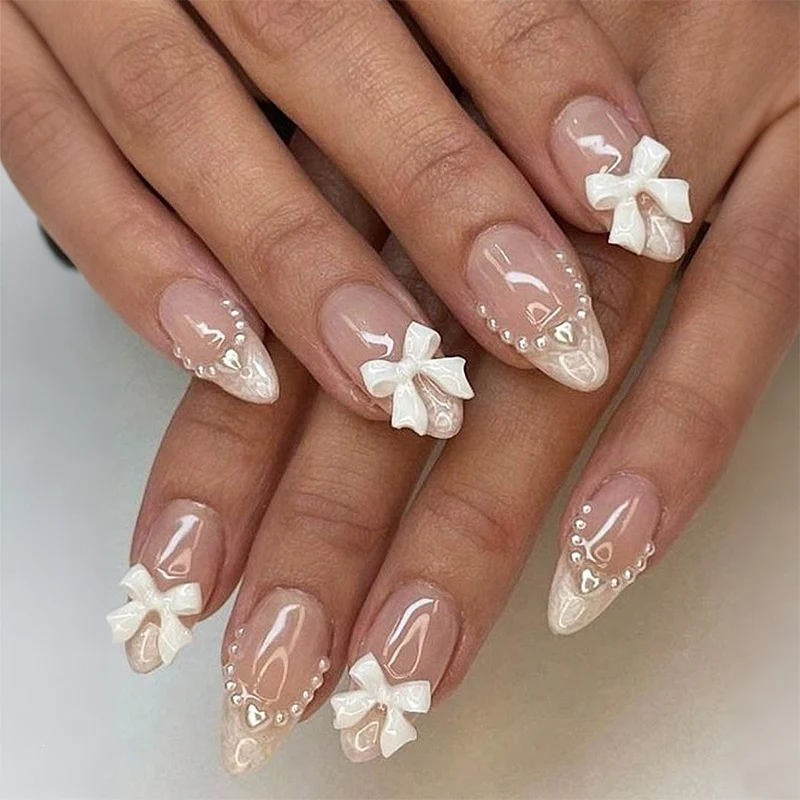 Kunstnagelset mit eleganten Schleifen und Perlen Karnz