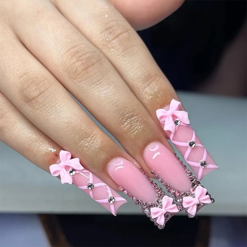 Kunstnagelset mit eleganten Schleifen- und Glitzerakzenten Karnz
