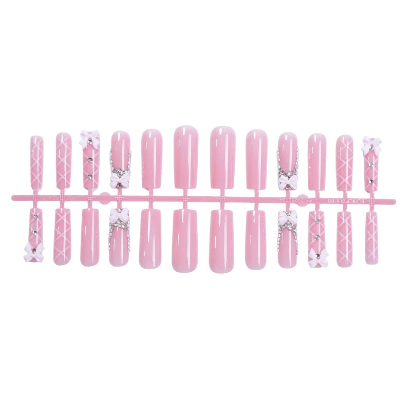 Kunstnagelset mit eleganten Schleifen- und Glitzerakzenten Karnz
