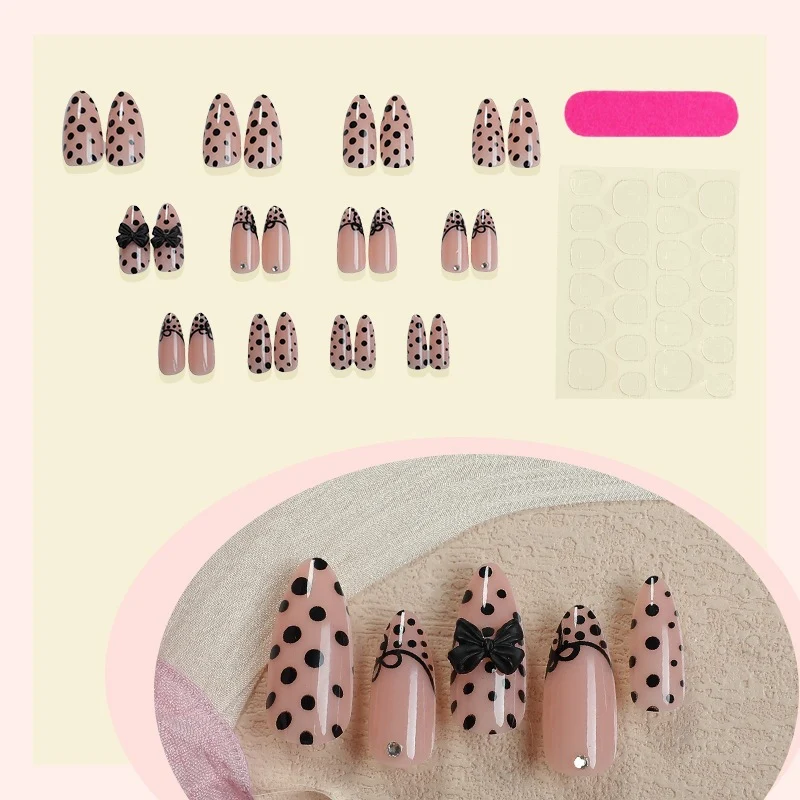 Kunstnagelset mit eleganten Punkte- und Schleifenmotiven Karnz