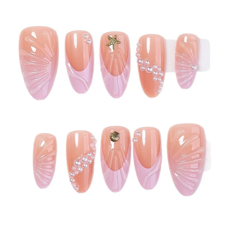 Kunstnagelset mit eleganten Perlen- und Muschelmotiven Karnz