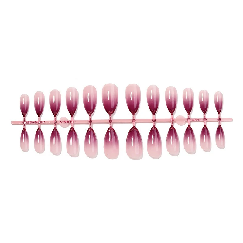 Kunstnagelset mit eleganten ombre Farbverläufen Karnz