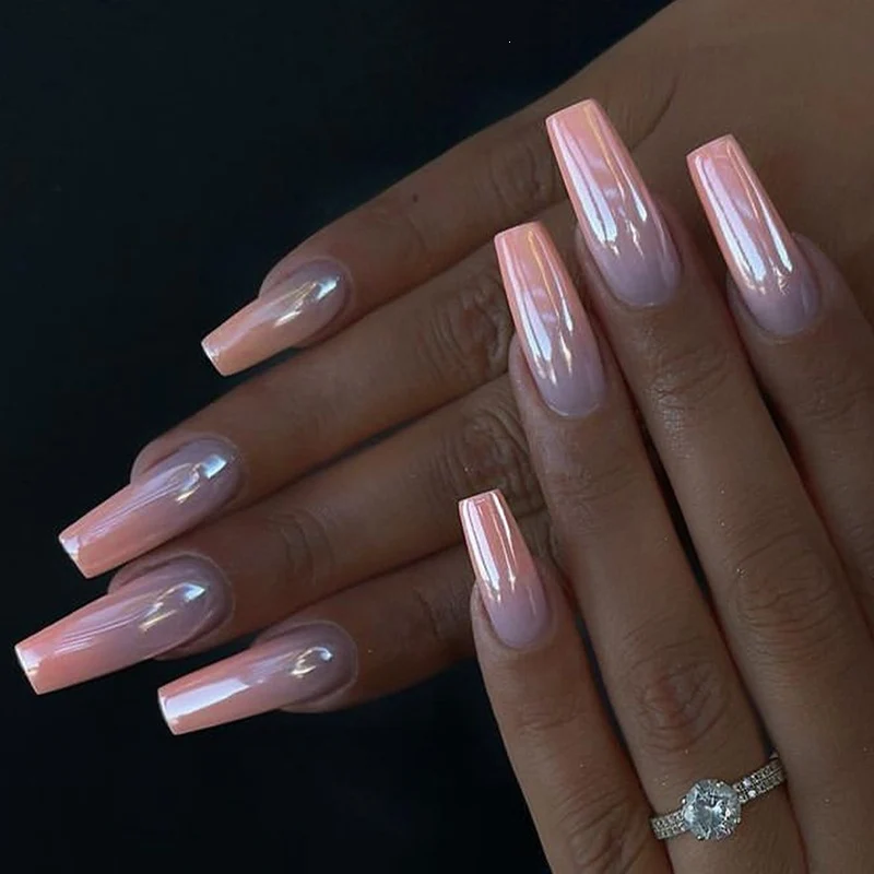 Kunstnagelset mit eleganten Ombre-Effekten Karnz