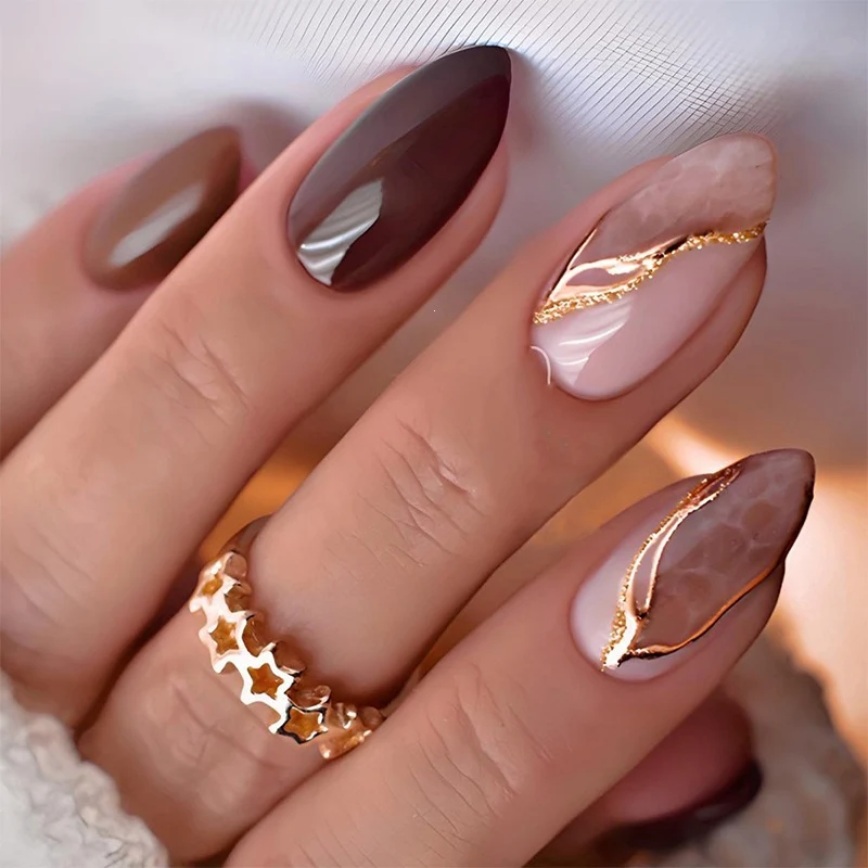 Kunstnagelset mit eleganten Glitzer- und Farbverlauf-Mustern Karnz
