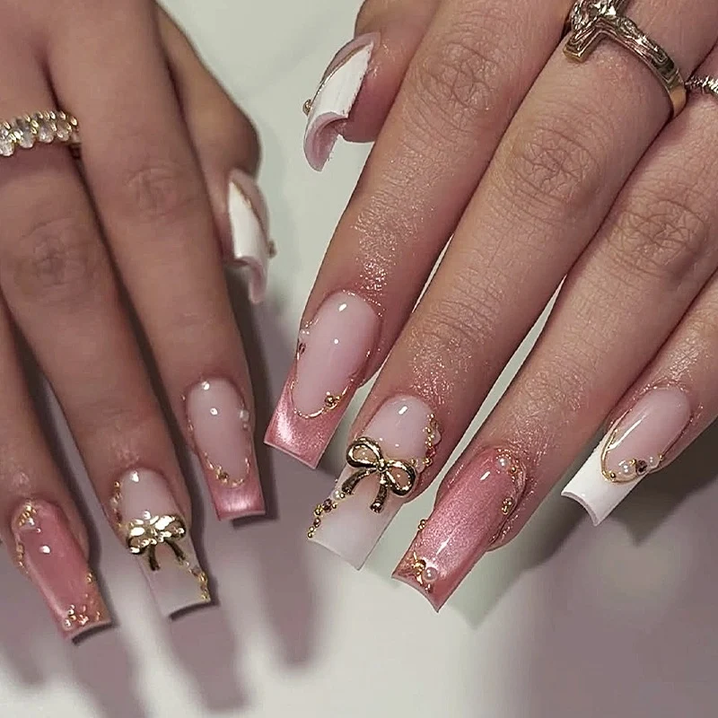 Kunstnagelset mit eleganten Glitzer- und 3D-Akzenten Karnz