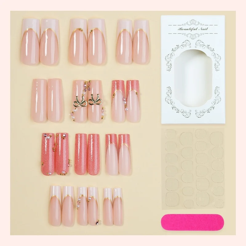 Kunstnagelset mit eleganten Glitzer- und 3D-Akzenten Karnz