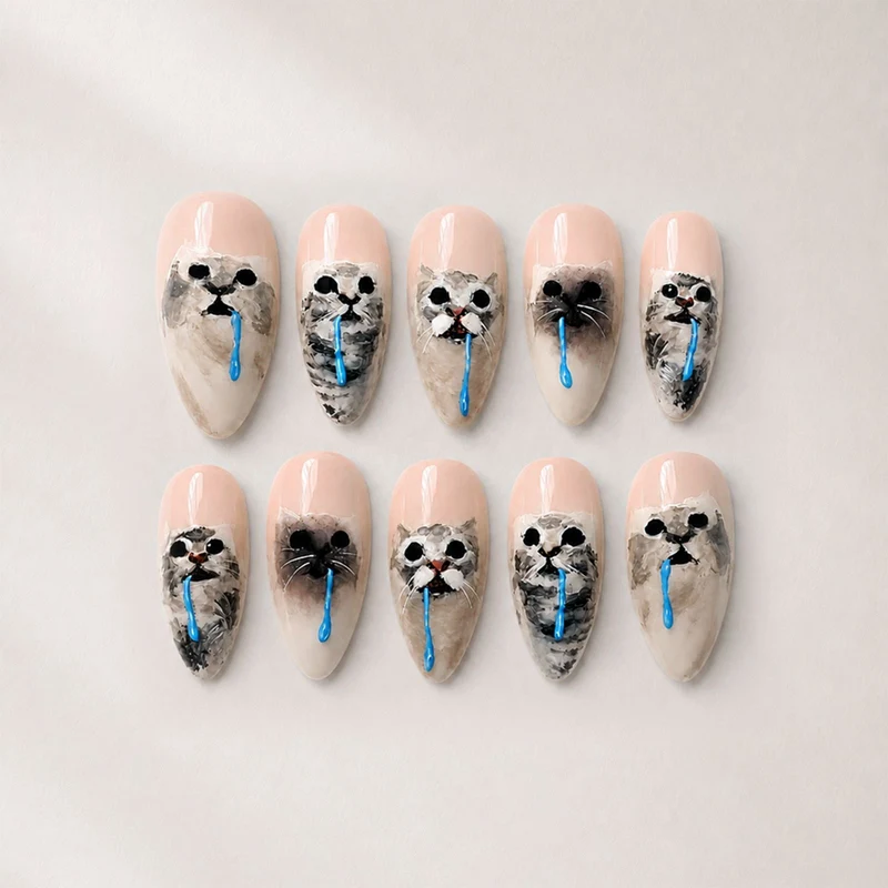 Kunstnagelset mit eleganten floralen Motiven und geplotteten Designs Karnz