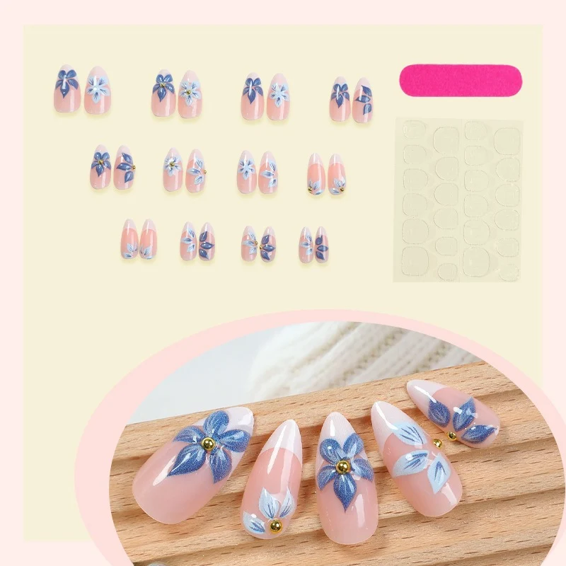 Kunstnagelset mit eleganten floralem Design und 3D-Verzierungen Karnz