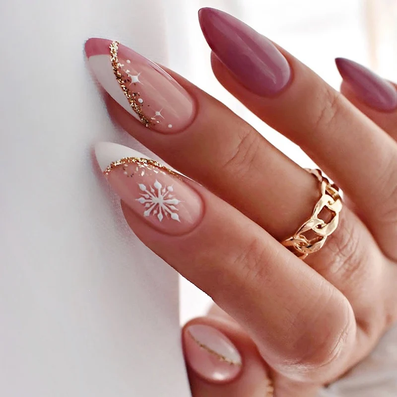 Kunstnagelset mit eleganten Farbverläufen und floralem Design Karnz