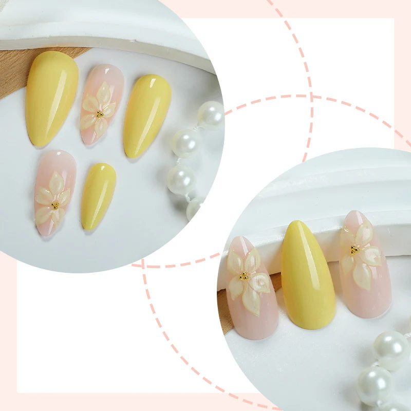 Kunstnagelset mit eleganten blütenverzierten Akzenten Karnz
