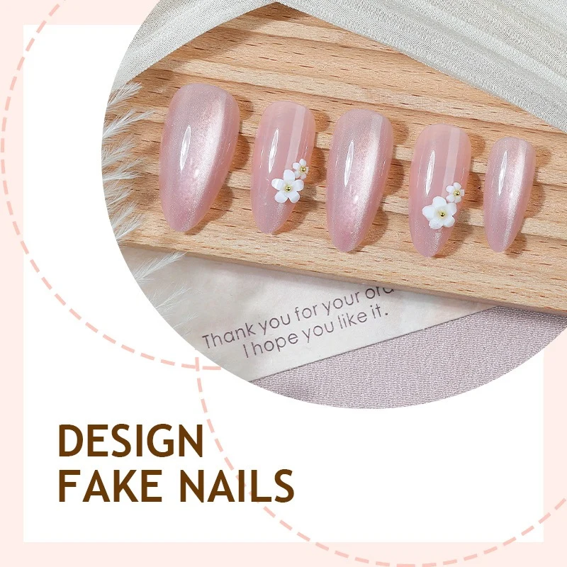 Kunstnagelset mit eleganten Blütenmotiven Karnz