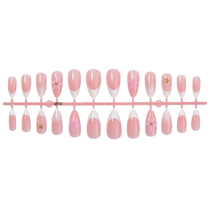 Kunstnagelset mit eleganten Blüten- und Glitzerakzenten Karnz